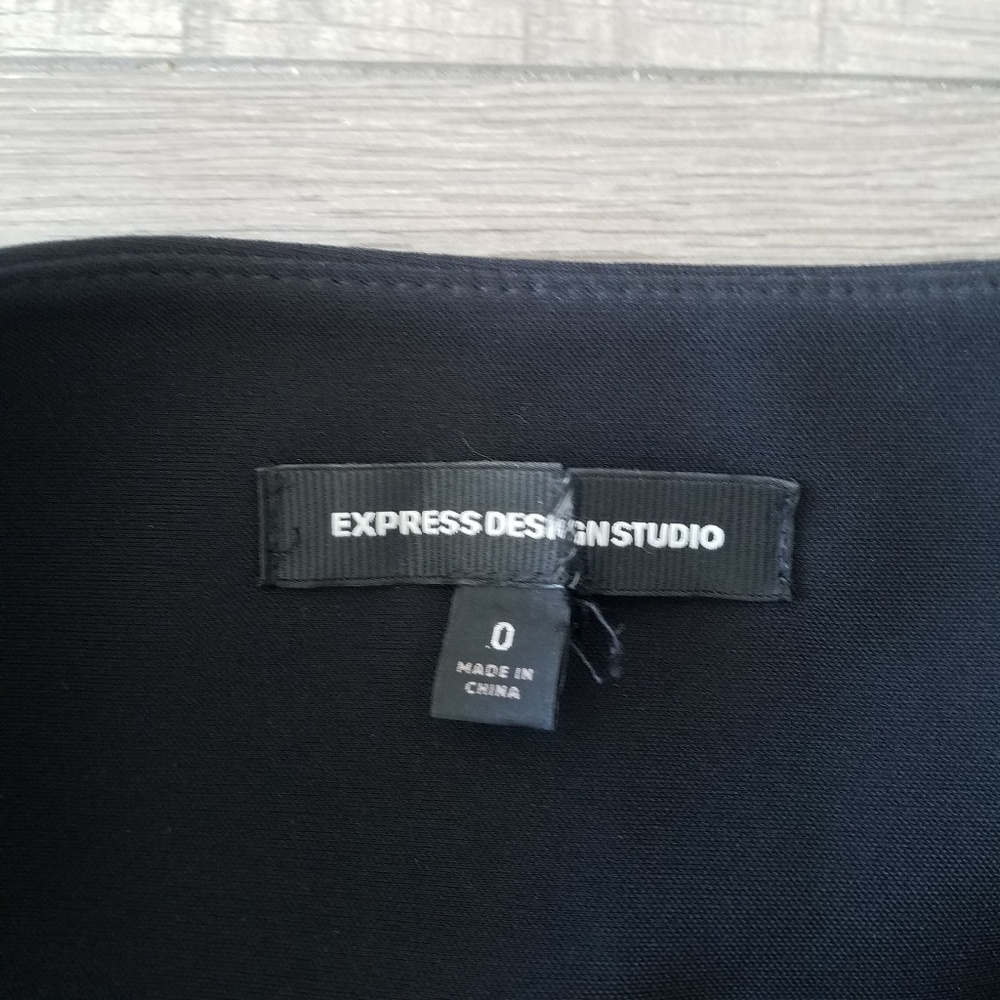 Express Design Studio | Ruffle Mini Skirt - Picture 5 of 7
